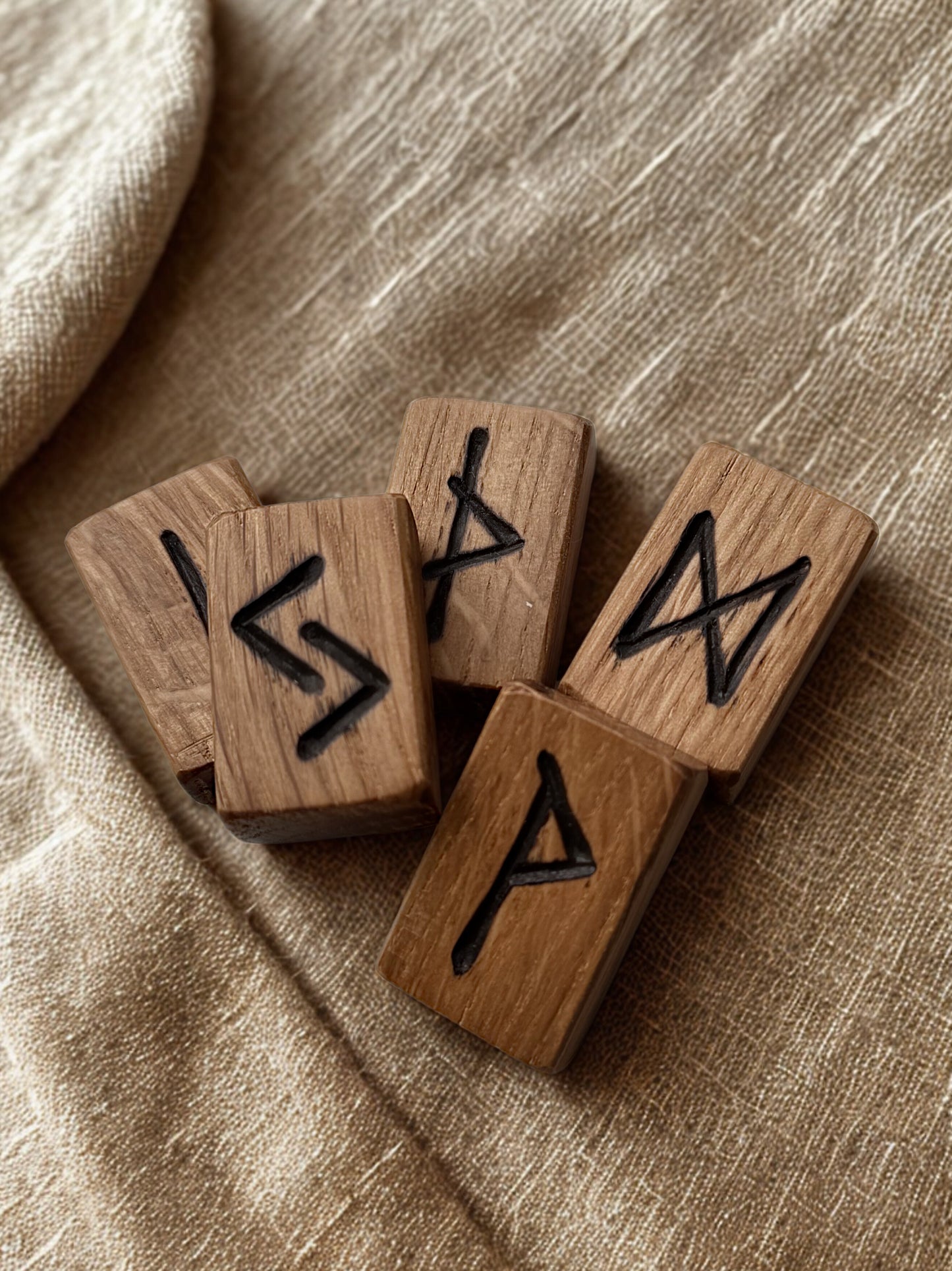 English Oak Rune Tiles – Handcrafted 25-Rune Set