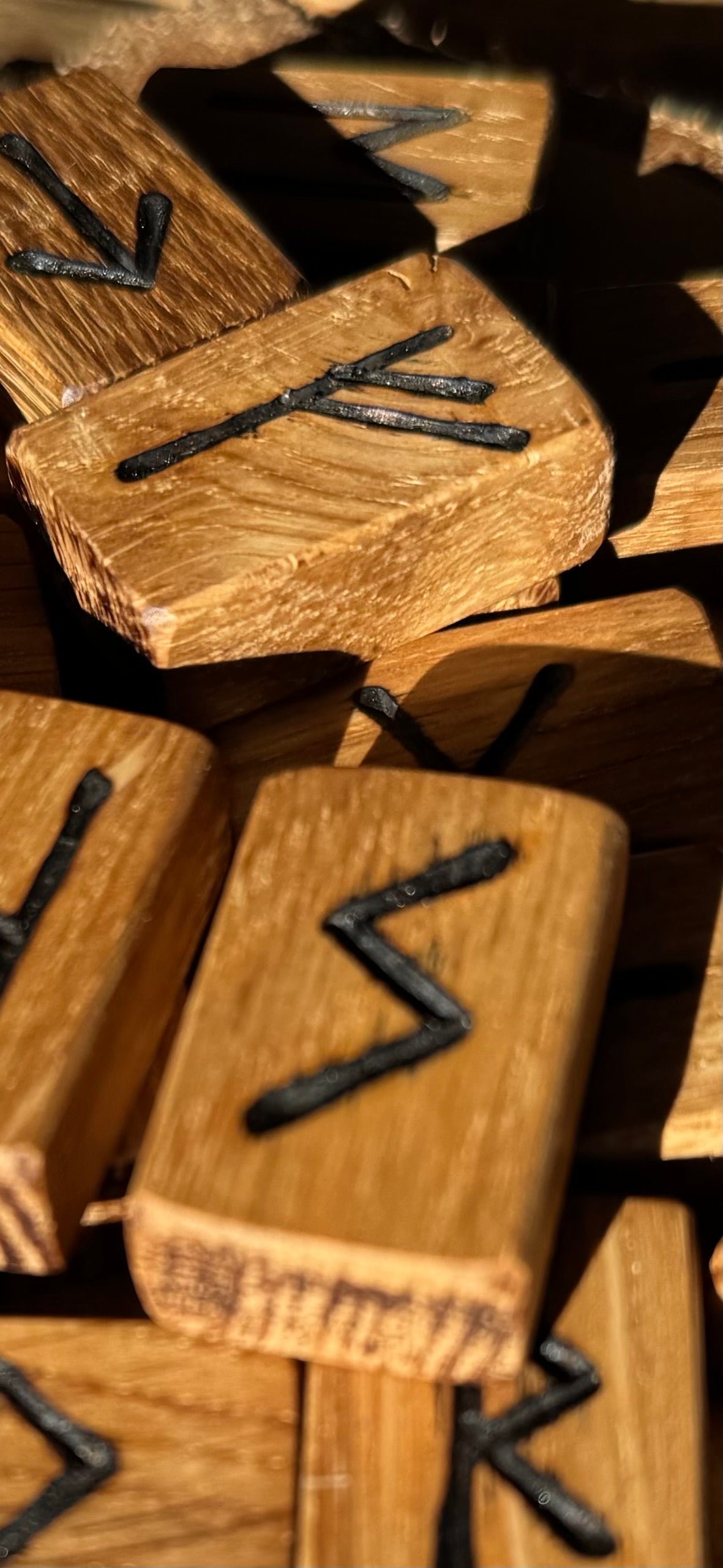 English Oak Rune Tiles – Handcrafted 25-Rune Set