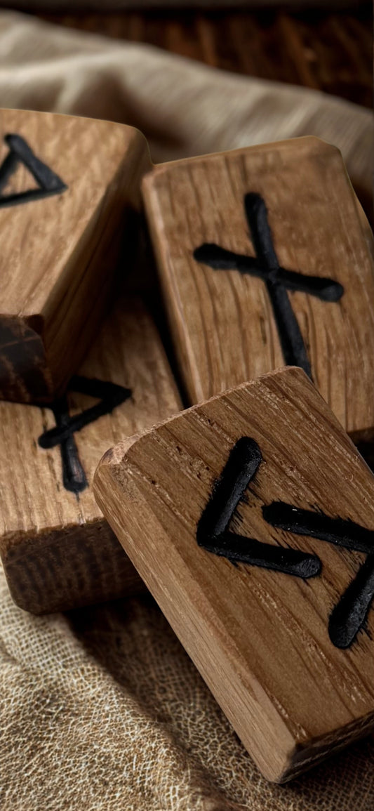 English Oak Rune Tiles – Handcrafted 25-Rune Set