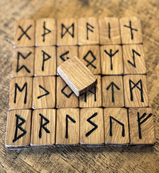 English Oak Rune Tiles – Handcrafted 25-Rune Set